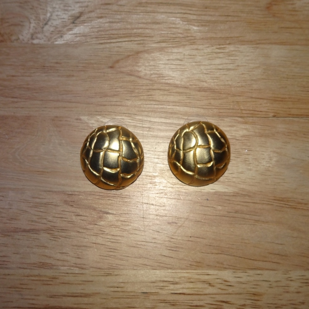Vtg. Kenneth Jay Lane Etched Button Earrings - image 2